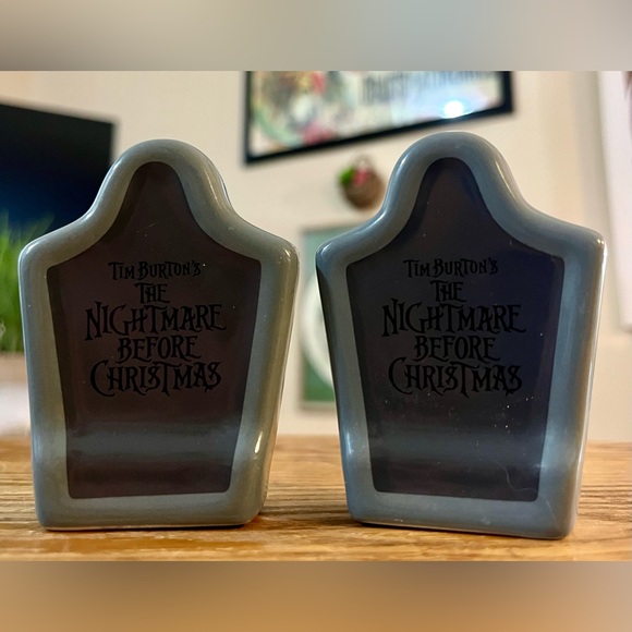 Disney The Nightmare Before Christmas Salt & Pepper Shakers - Headstone Shape - Picture 4 of 7